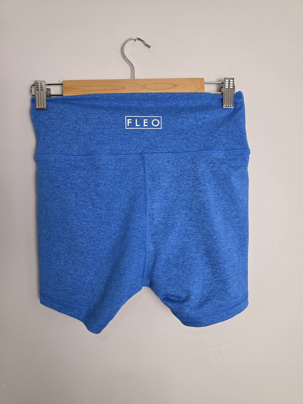FLEO Women’s High-Waist Crossover Short No Front Seam Size Medium